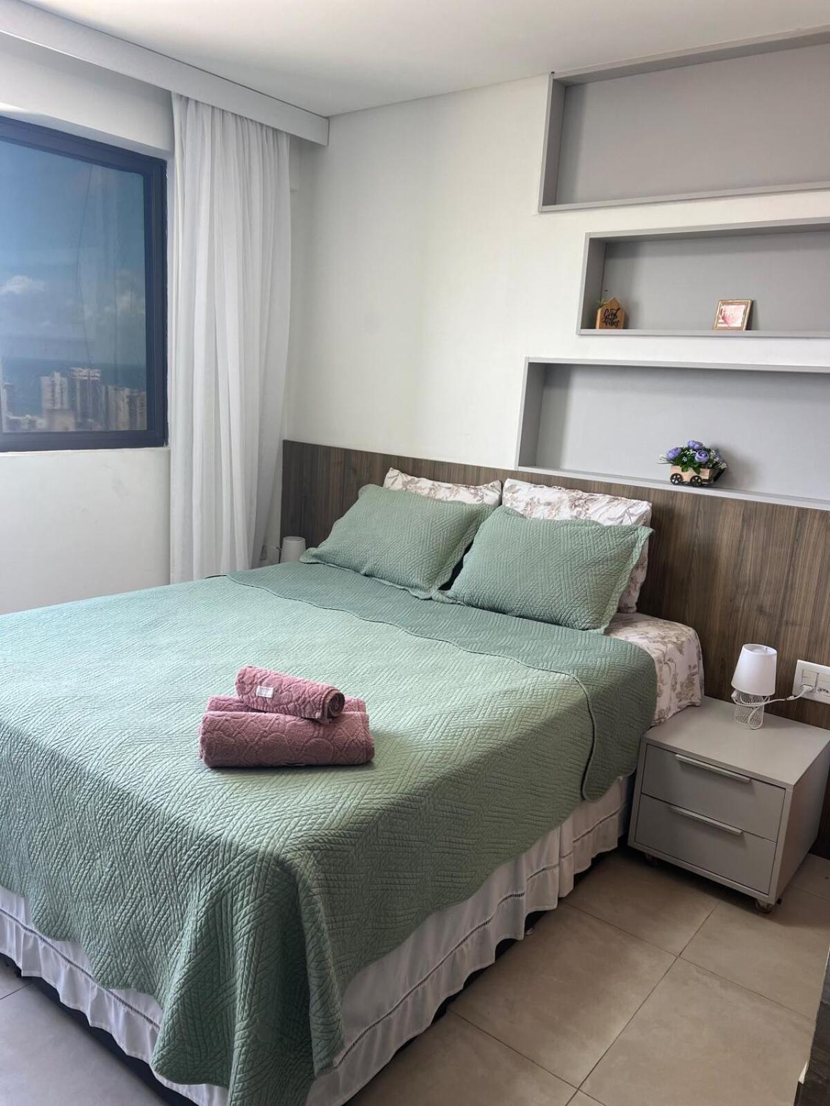 Apartamento 2402 - Flat Em Boa Viagem Praia, Prox Ao Shopping, Vista Mar